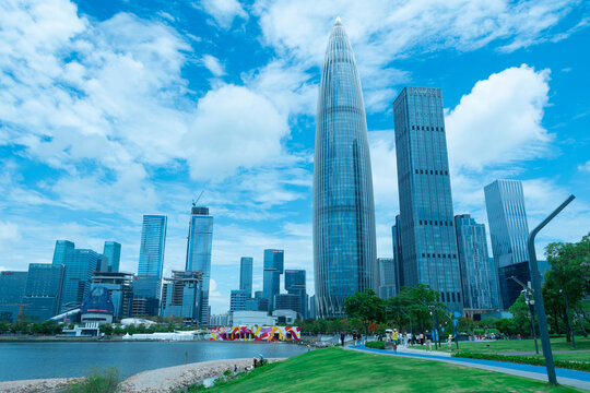 深圳南山人才公园的城市天际线风光