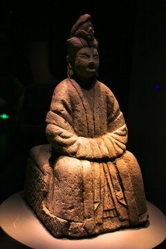古代坐姿石质人物雕像