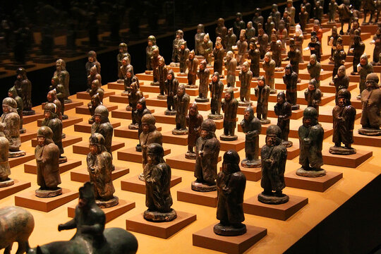 古代陶俑阵列展示