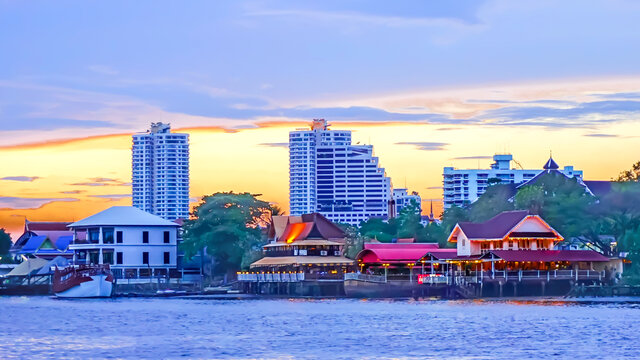 湄南河晚霞晚景