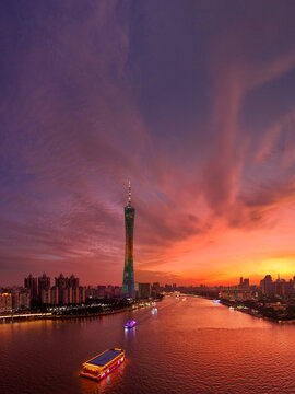 广州塔畔的绚丽黄昏江景