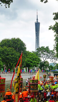 广州塔下龙舟赛
