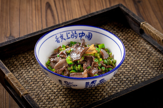 小炒牛肝菌