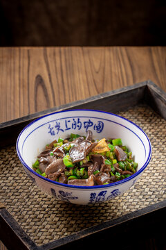 小炒牛肝菌