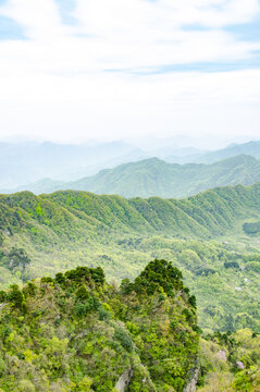 青山连绵的壮阔自然景致武当山