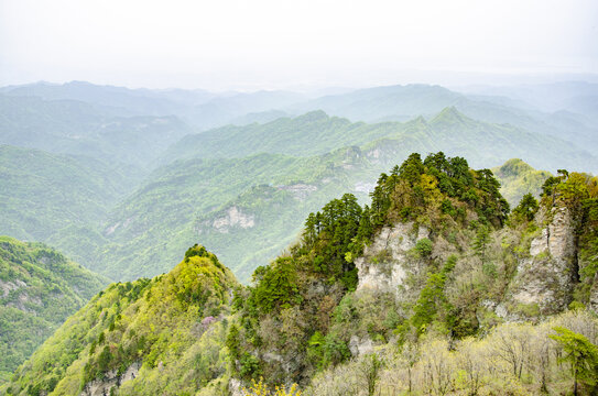 武当山山峦叠翠的壮美自然景观
