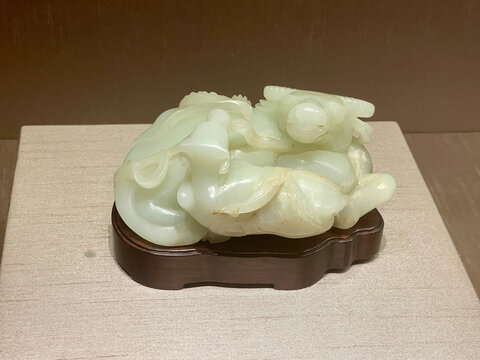 清朝白玉双牛衔禾摆件和田玉雕摆件