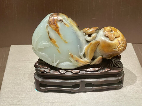 清朝白玉巧色桃榴佛手精美和田玉雕摆件