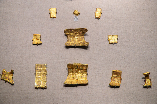 古代精美金质文物展示