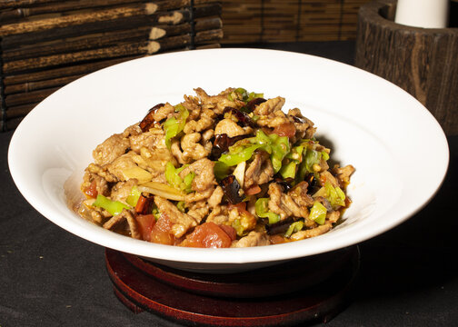 西红柿辣椒炒肉