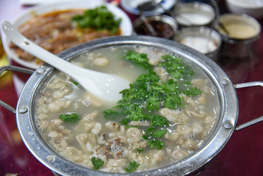 辽宁美食羊杂汤锅