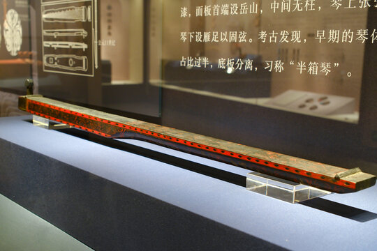 曾侯乙墓彩漆均钟