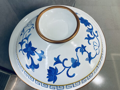 精美蓝白花纹陶瓷大碗巨型雕塑