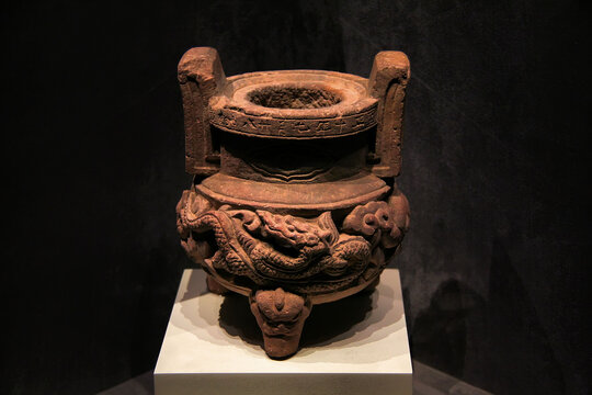 古代雕花三足石鼎文物