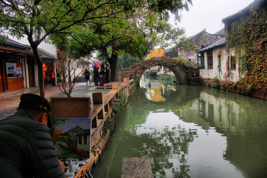 江南水乡画师写生景致