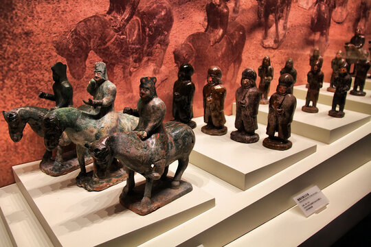 古代陶俑文物展示