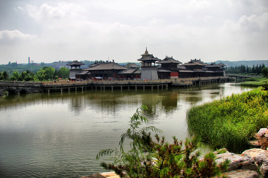 水边古典建筑群风光