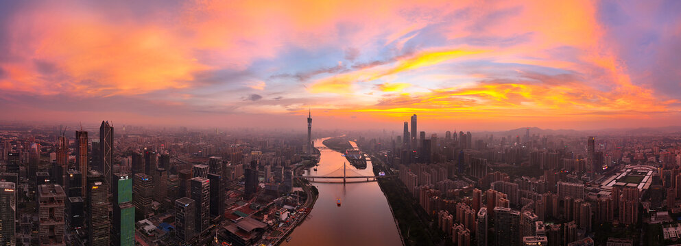广州都市天际线晚霞全景