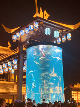 恋江湖古风建筑下的梦幻水族馆美人鱼表演