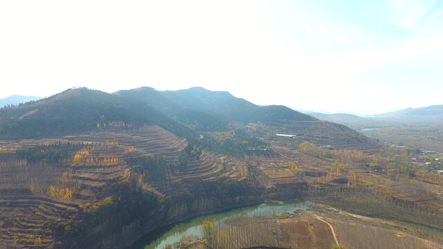 秋日山水田园俯瞰美景