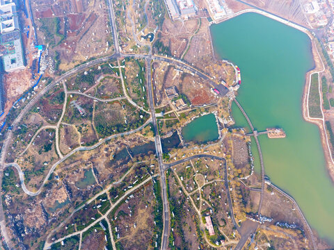 城市公园及水域航拍景象