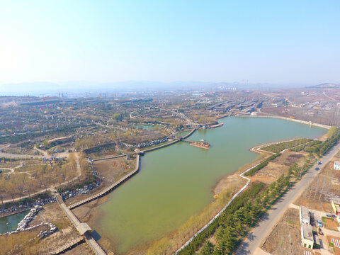 河畔城市风光俯瞰美景
