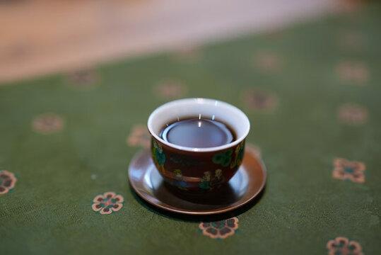 茶杯中的茶汤