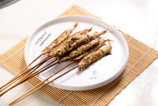 美味香烤小串小鱼