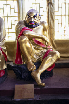 少林寺金色怒目罗汉佛像雕塑