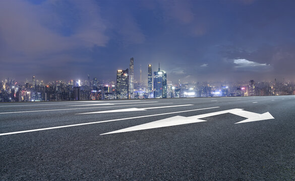 高速公路与广州金融建筑夜景