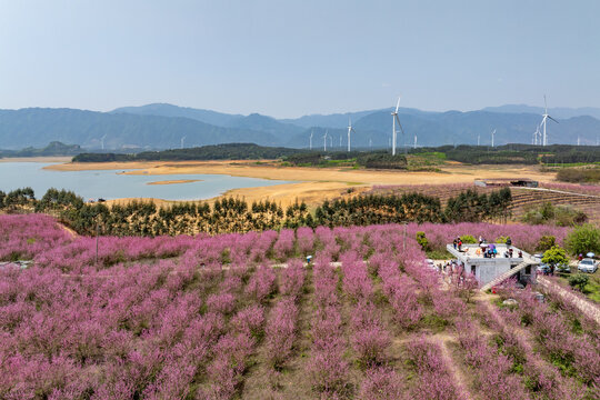 中国广西富川县龟石水库风景如画