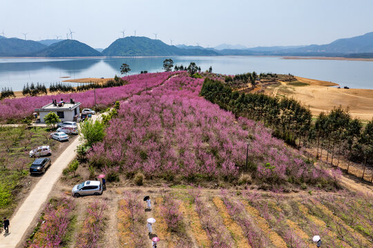 中国广西富川县龟石水库风景如画