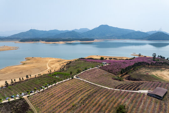中国广西富川县龟石水库风景如画