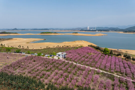 中国广西富川县龟石水库风景如画