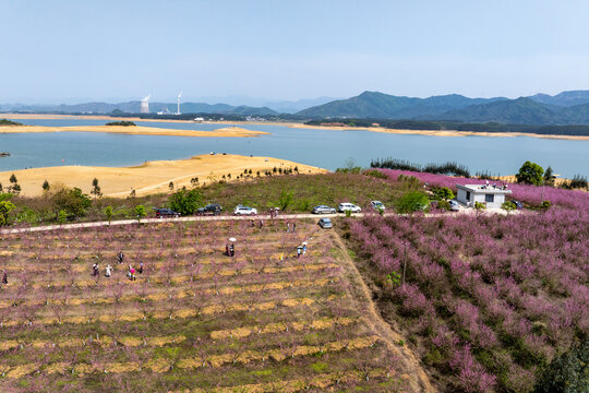 中国广西富川县龟石水库风景如画
