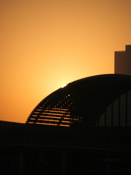 夕阳时刻的城市建筑