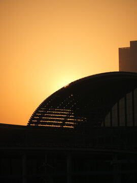 夕阳时刻的城市建筑