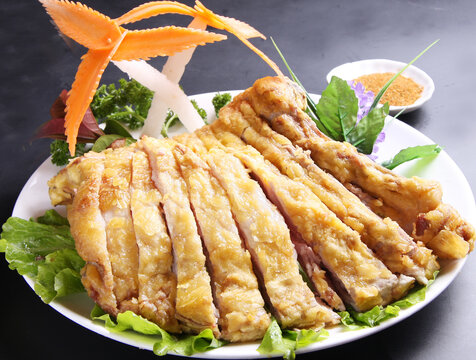 香酥美味烤排骨摆盘精致