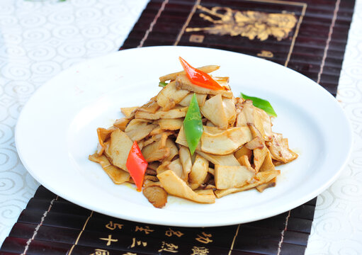 尖椒炒杏鲍菇美味菜肴