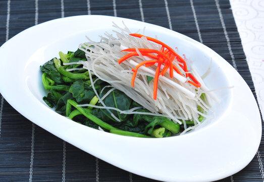 菠菜拌粉丝清爽美食