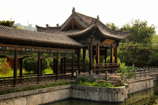 中式古典水边亭台景致