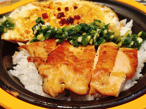 葱油鸡腿扒饭