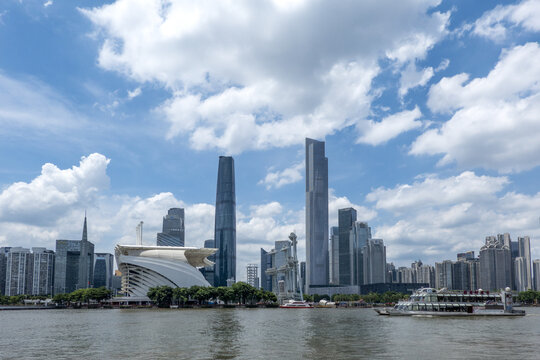 广州珠江畔现代都市风光
