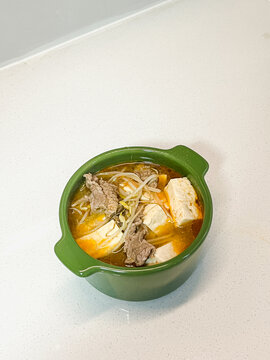 豆芽豆腐辣牛肉汤