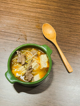 豆芽豆腐辣牛肉汤