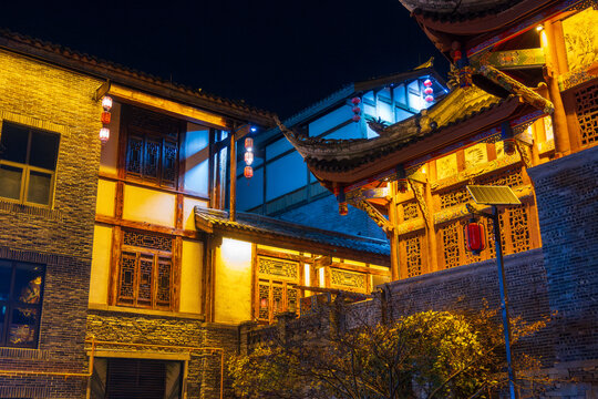 古建夜景灯火映照古韵