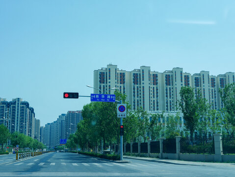 城市街道与高层住宅景观