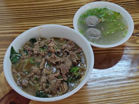 潮汕风味牛肉粿条与手打牛肉丸汤