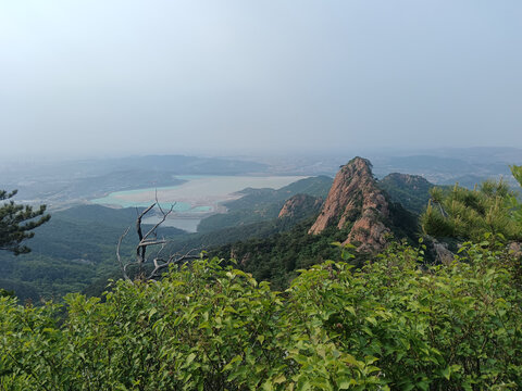 山峦湖泊间的自然美景辽宁千山