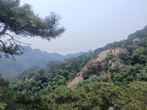山林葱郁间的壮美山景辽宁千山